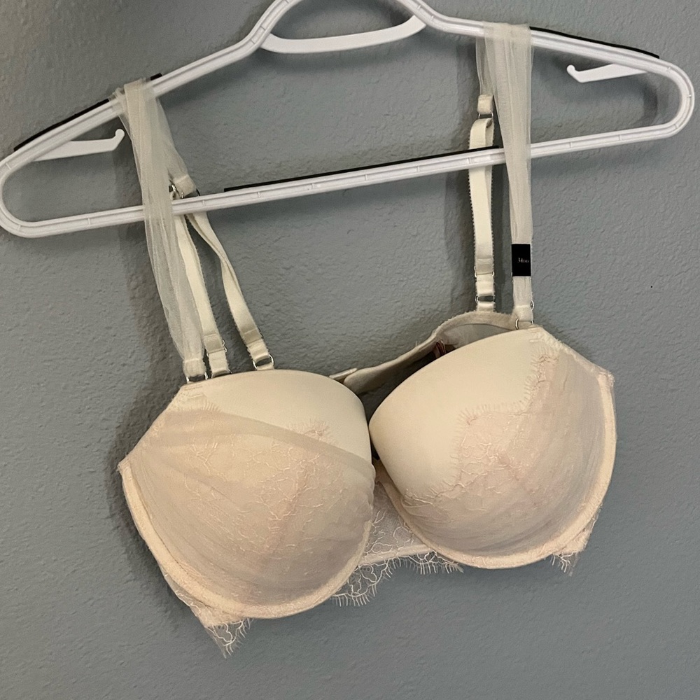 NWT VS Bra